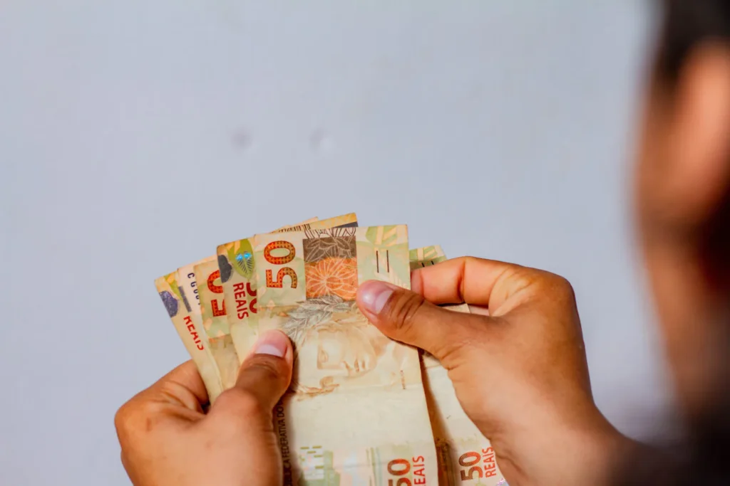 Entenda porque o benefício do Bolsa família chega a perto da metade da média nacional para tantas pessoas.