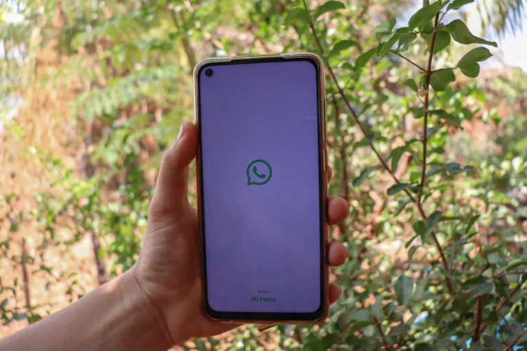 Na palma da mão: como consultar o Bolsa Família utilizando o WhatsApp, o mensageiro mais famoso e utilizado de todos.