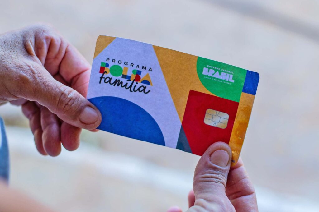 Dinheiro na urgência: é possível sacar o Bolsa Família SEM CARTÃO através do caixa 24h?