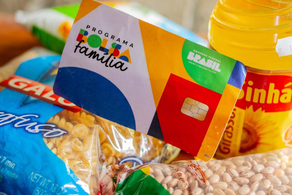 Cartão Bolsa Família bloqueado: beneficiários ensinam o truque para destravar com o celular