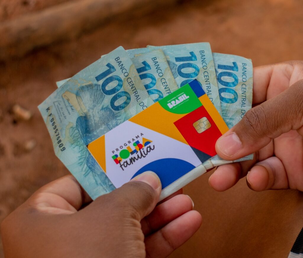 Bolsa Família pagando R$ 1.0002 em abril: veja o que fazer para receber