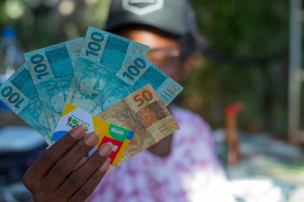 ANTECIPAÇÃO do Bolsa Família em abril começa em menos de 5 dias; veja