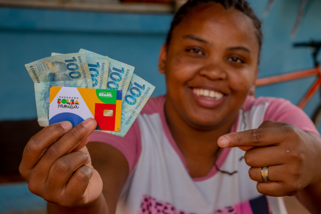 Descubra se o seu NIS está na lista para pagar mais de R$ 700 a sua família a partir do dia 17 de abril, quando começam os pagamentos.