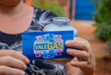 Qual será o valor do Auxílio-Gás de abril de 2024? Confire tudo o que já se sabe sobre o assunto, neste momento. Não deixe a chance escapar pelas mãos.