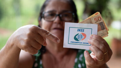 Afinal, será que os beneficiários do Bolsa Família podem se aposentar como qualquer outro trabalhador brasileiro? Entenda.