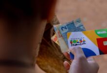 Retratação e indenização no Bolsa Família: os direitos de quem enfrentou fila de espera no CRAS