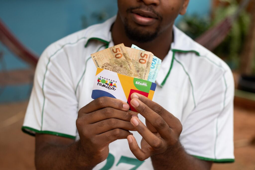 Cashback do Bolsa Família LIBERADO: dinheiro extra e mais vantagens; saiba como