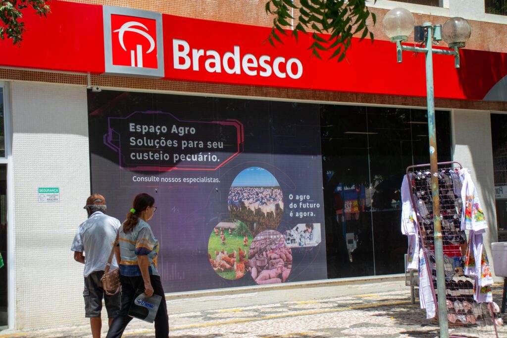 Conta em outro banco pode levar ao CANCELAMENTO do seu Bolsa Família? Descubra a resposta