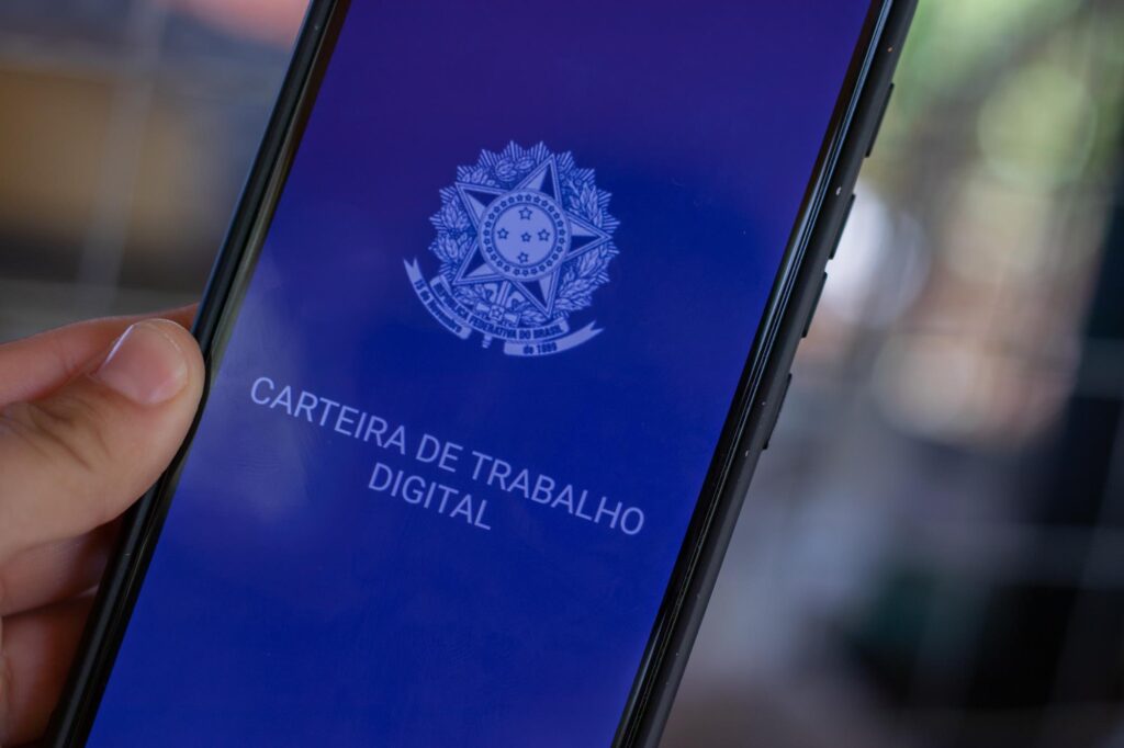 Carteira de Trabalho Digital vale para atualizar o Bolsa Família no CRAS? Descubra agora