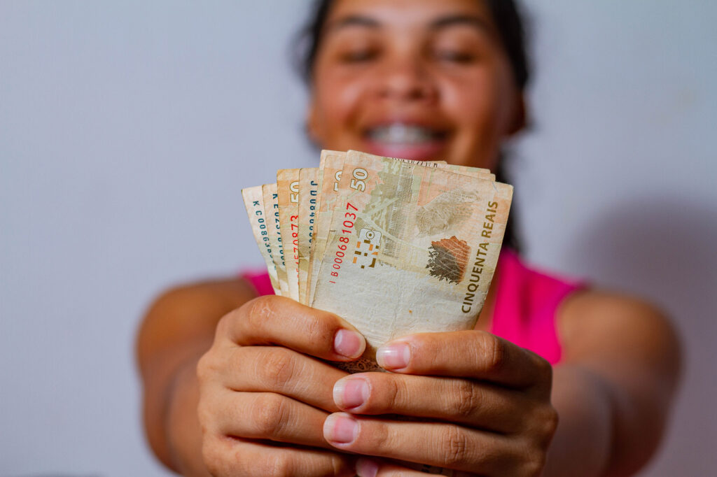 Desempregado em 2024? Governo anuncia benefícios que podem ser seus