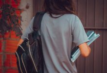 Advertido por falta escolar (cód 33), mas a criança não faltou? Veja como resolver e voltar a receber os R$ 600