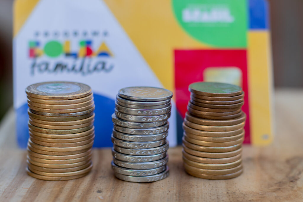 Entenda como as novas regras tiveram uma grande impacto no recebimento e pagamento do Bolsa Família, em 2024.