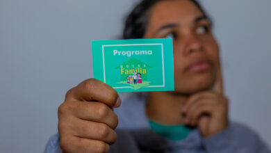 Um novo projeto de lei pode limitar o pagamento do Bolsa Família para diversos brasileiros que pertencem a determinado grupo; entenda.