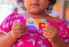 Redobre a atenção em maio, pois novas famílias devem perder acesso ao Bolsa Família. Entenda quais são os critérios de cancelamento nestes casos.