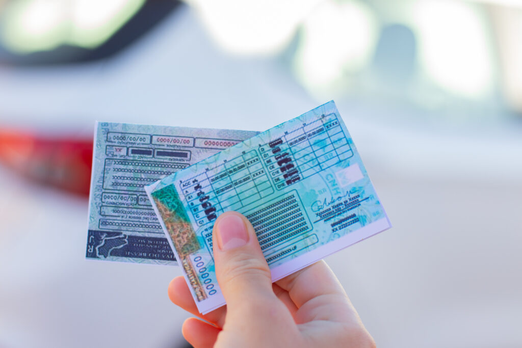Chance de ter CNH bem mais barato deixa idosos animados no Brasil; confira quais são as regras para isso.