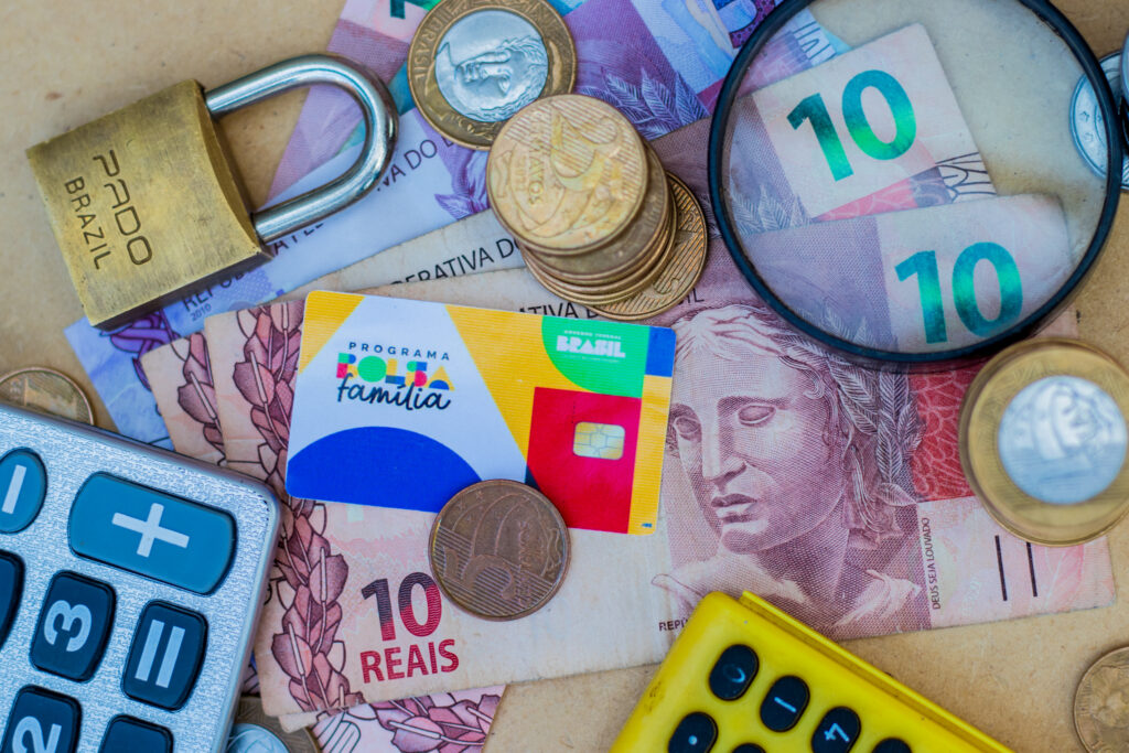 O governo começou a advertir centenas de milhares no Bolsa Família. Saiba o que fazer para ficar fora da mira federal.