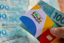 Lula anunciou medida para atender beneficiários que foram vítimas de tragédia e precisam receber Bolsa Família antes do previsto em maio.