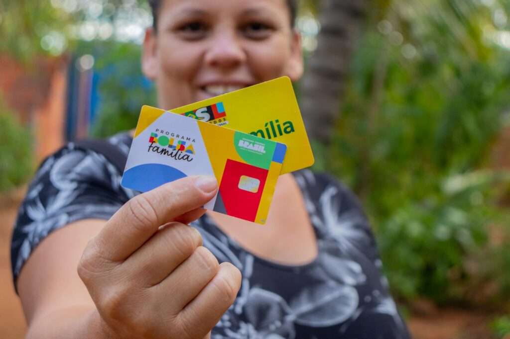 R$ 300 EXTRA para mulheres do Bolsa Família: próxima data de pagamento e como solicitar