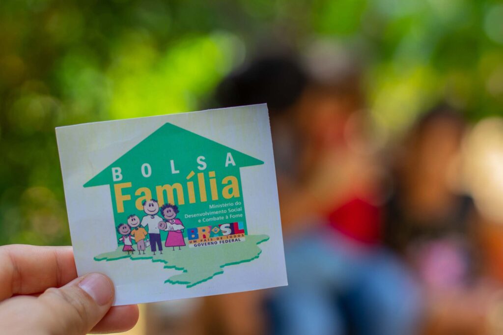 Cômodos, material do piso, água canalizada: descubra o que o governo REALMENTE ANALISA para APROVAR o Bolsa Família
