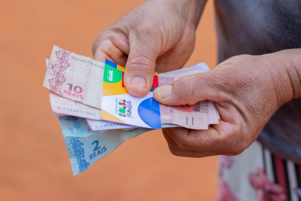 Cancelados do Bolsa Família têm direito a RETROATIVO? Descubra se você pode receber uma bolada