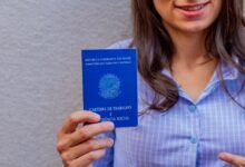 Conseguiu um emprego CLT? Descubra se você precisa ir ao CRAS cancelar o Bolsa Família ou se o benefício é cancelado automaticamente!