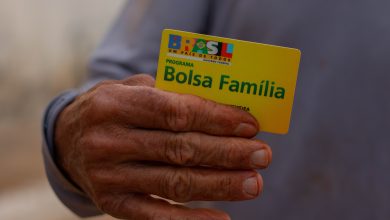 Veja se os brasileiros idosos com mais de 65 anos que recebem R$ 1.412 podem ter direito de também receberem o Bolsa Família ainda no mês de junho.