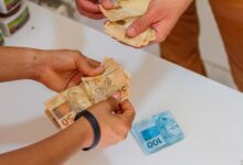 Desempregado e precisando de uma ajuda financeira? Saiba como se inscrever para ganhar 5 parcelas de R$ 540 do governo