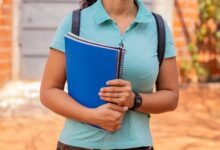 Matricular o filho (a) em escola particular pode custar seu Bolsa Família? A lei é clara