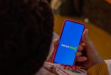 E aí, você tem conta no Caixa Tem? Saiba que é possível receber alguns bons benefícios do governo federal e garantir até mais de R$ 2 mil.