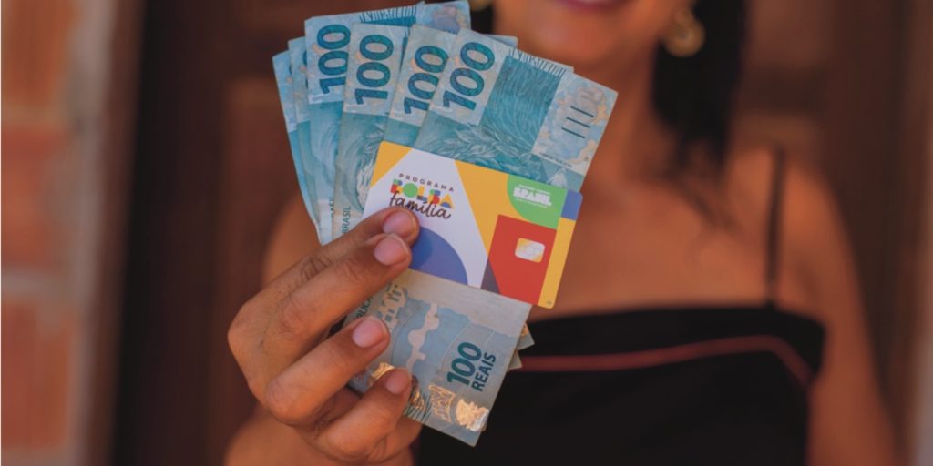 Saque do Bolsa Família no Banco24Horas: descubra como acessar seu benefício de forma prática e segura.