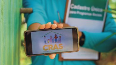 Saiba o que fazer se um funcionário do CRAS errar sua renda e se recusar a corrigir, garantindo seus direitos sociais.