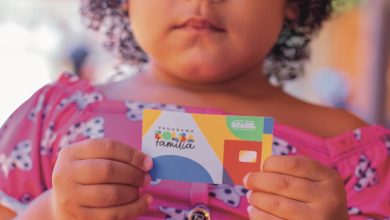 Descubra por que o governo está enviando mensagens preocupantes sobre as condicionalidades do Bolsa Família para saúde e educação.