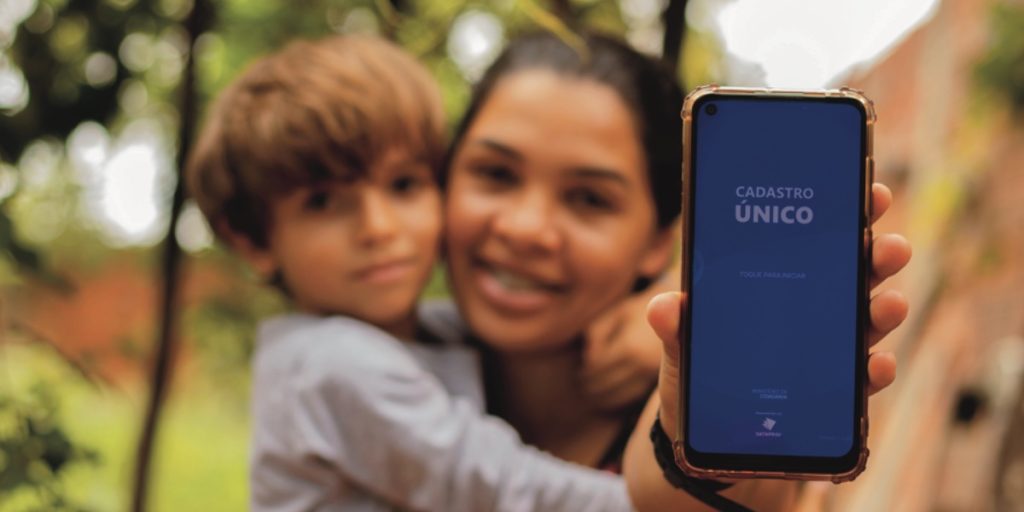 Cancelar e refazer o CadÚnico pode atrasar a aprovação do Bolsa Família; mantenha os dados atualizados para garantir os benefícios.