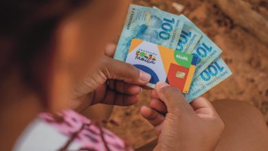 Aprenda a sacar o Bolsa Família na lotérica sem depender do aplicativo Caixa Tem atualizado.