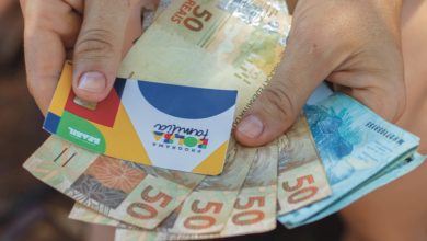 Saiba como a irregularidade no título de eleitor pode afetar o recebimento do Bolsa Família e entenda os requisitos documentais necessários.