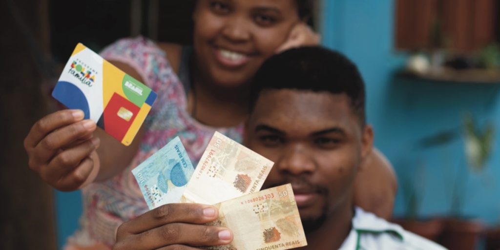 Saiba se a abertura de um CNPJ pelo seu marido pode impactar o benefício do Bolsa Família.