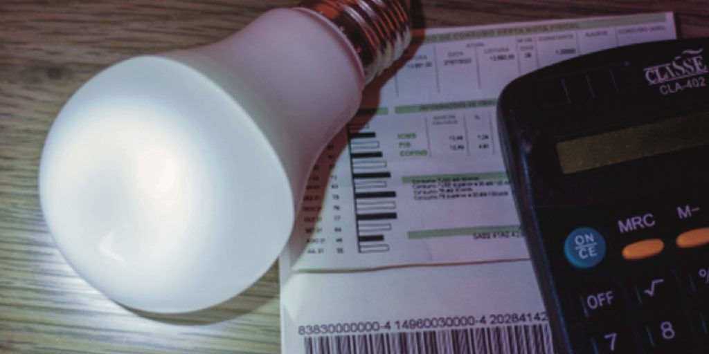 Governo oferece até 100% de desconto nas contas de luz para famílias de baixa renda; saiba quem tem direito.