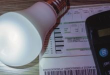 Governo oferece até 100% de desconto nas contas de luz para famílias de baixa renda; saiba quem tem direito.