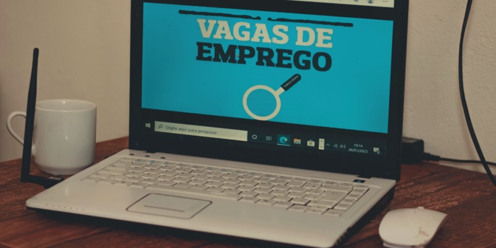 Saiba como conseguir uma das 1.800 vagas de emprego oferecidas pela Prefeitura esta semana.