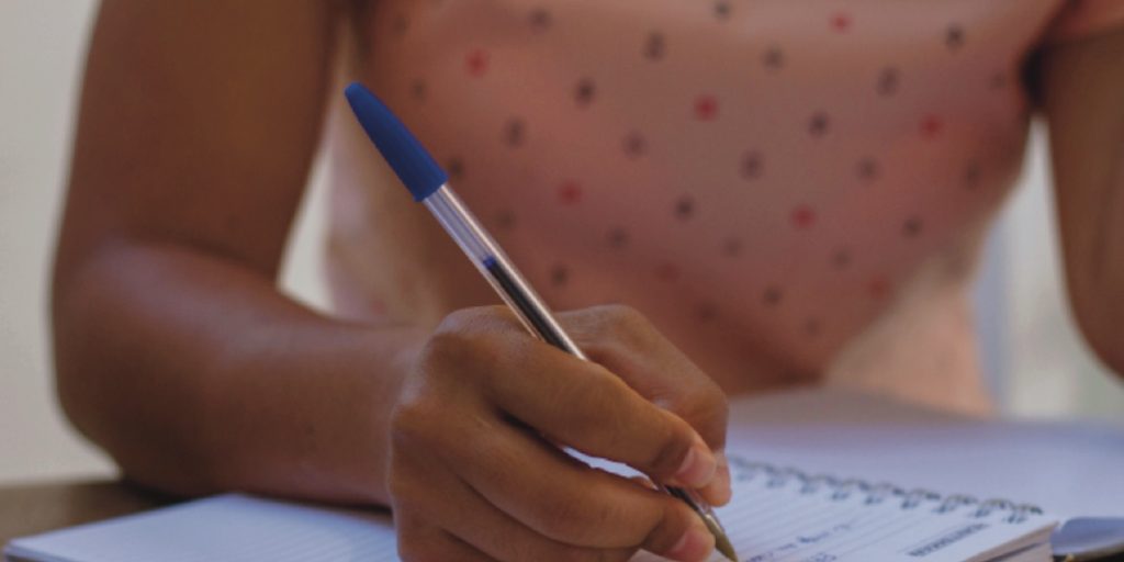 Descubra como obter qualificação profissional gratuita com mais de 100 cursos online da Universidade de Harvard, todos com legendas em português.