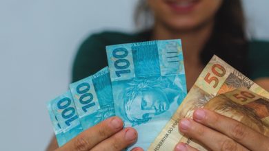 Descubra quem tem direito às 12 parcelas de R$ 400 do auxílio aluguel e como solicitar.