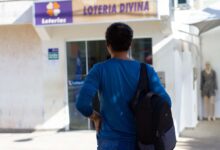 Usando apenas seu dedo, dá para sacar dinheiro na Loteria com o CadÚnico; entenda