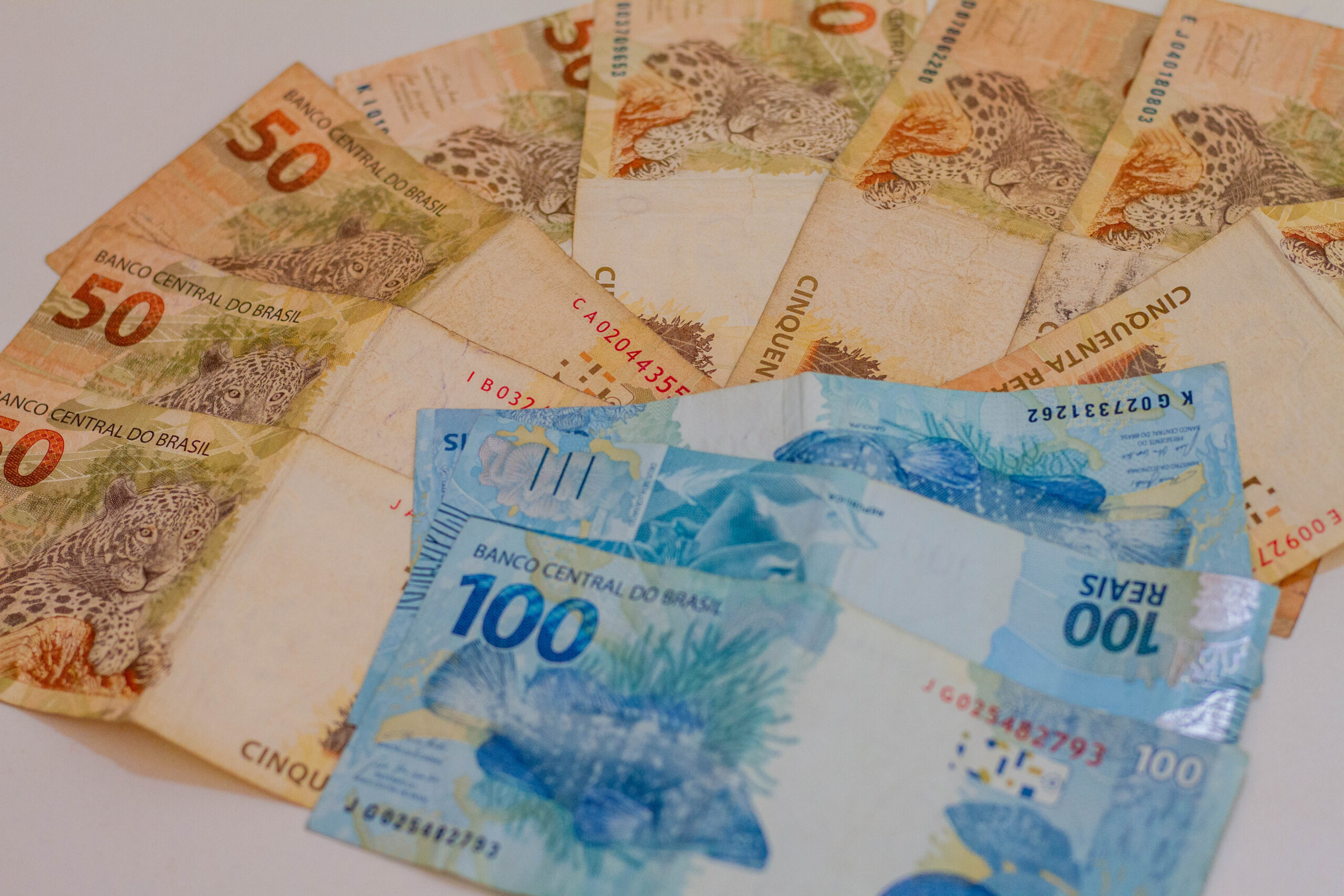 Há benefícios extras na folha de pagamento do governo federal para os brasileiros cadastrados devidemante no CadÚnico.