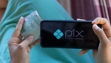 Quem teve o Bolsa Família suspenso ou bloqueado indevidamente tem direito de receber o dinheiro que ficou para trás; confira.