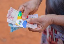 Governo aceita 200 mil novas pessoas dentro do Bolsa Família e faz distribuição de recursos de bilhões de reais.