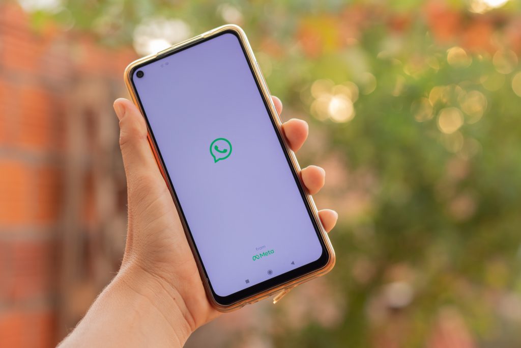 WhatsApp pode ajudar você a saber quanto será pago no Bolsa Família do mês, se souber com quem falar pelo aplicativo.