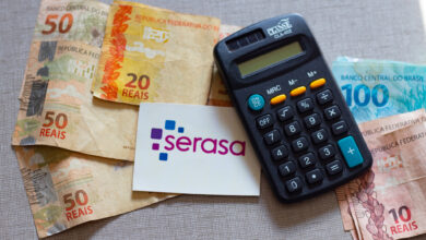 Será que ter dívidas negativadas no CPF pode cancelar o recebimento do Bolsa Família? Descubra como essa regra funciona.