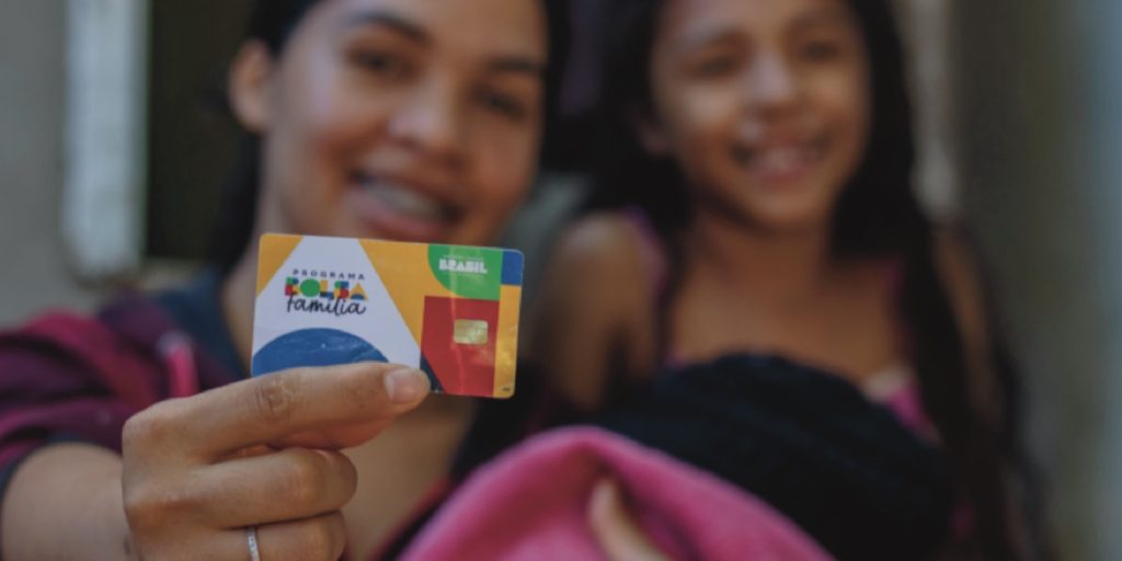 Informe ser beneficiário do Bolsa Família ao vacinar crianças para manter o benefício ativo e garantir a saúde.