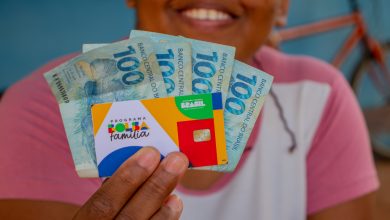 A história de uma ex-beneficiária do Bolsa Família ganhou machetes de jornal e acende alerta para fraudes no Brasil.