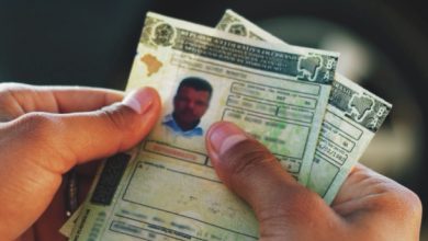 Descubra como evitar o bloqueio da CNH devido a dívidas na Serasa e as alternativas para regularizar sua situação financeira.